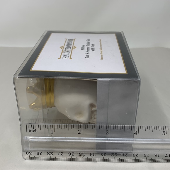 3-piece Haunted Manor Ceramic King & Queen Skull Salt & Pepper Shakers new - Picture 14 of 16